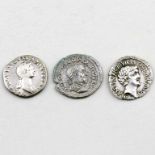 Drei antike Münzen, Römische Kaiserzeit, dabei Julia Titi - Tochter des Titus (80-81), Pupienus (