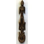 Tanzmaske "Karan Wemba" der Mossi. Hellbraunes Holz mit teils beriebener, dunkelbrauner