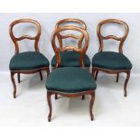 Vier Louis Philippe-Stühle. Mahagoni. Geschweifte Beine, rückwärtig leicht ausgestellt, in