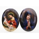 Zwei Bildplatten. Über Linienvordruck bunt gemalte Darstellungen einer betenden Madonna bzw.