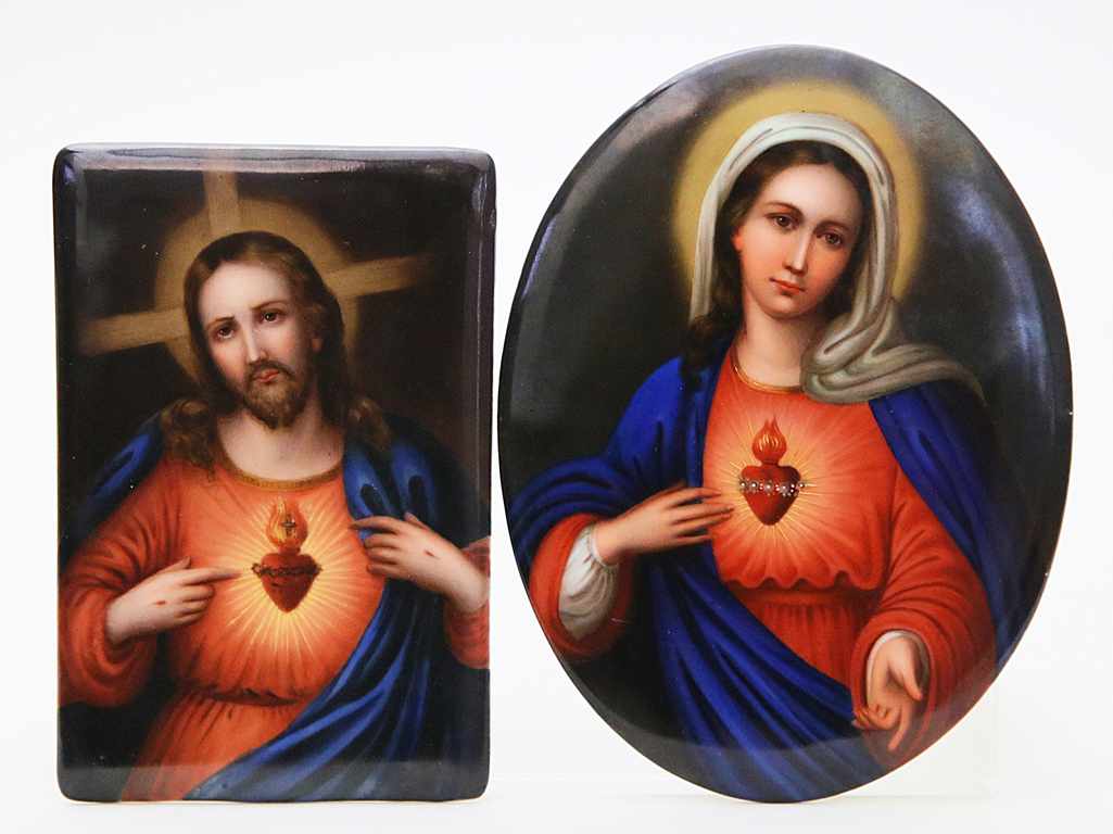 Zwei Bildplatten. Über Linienvordruck bunt gemalte "Herz Jesu"-Darstellungen Josephs und Marias,