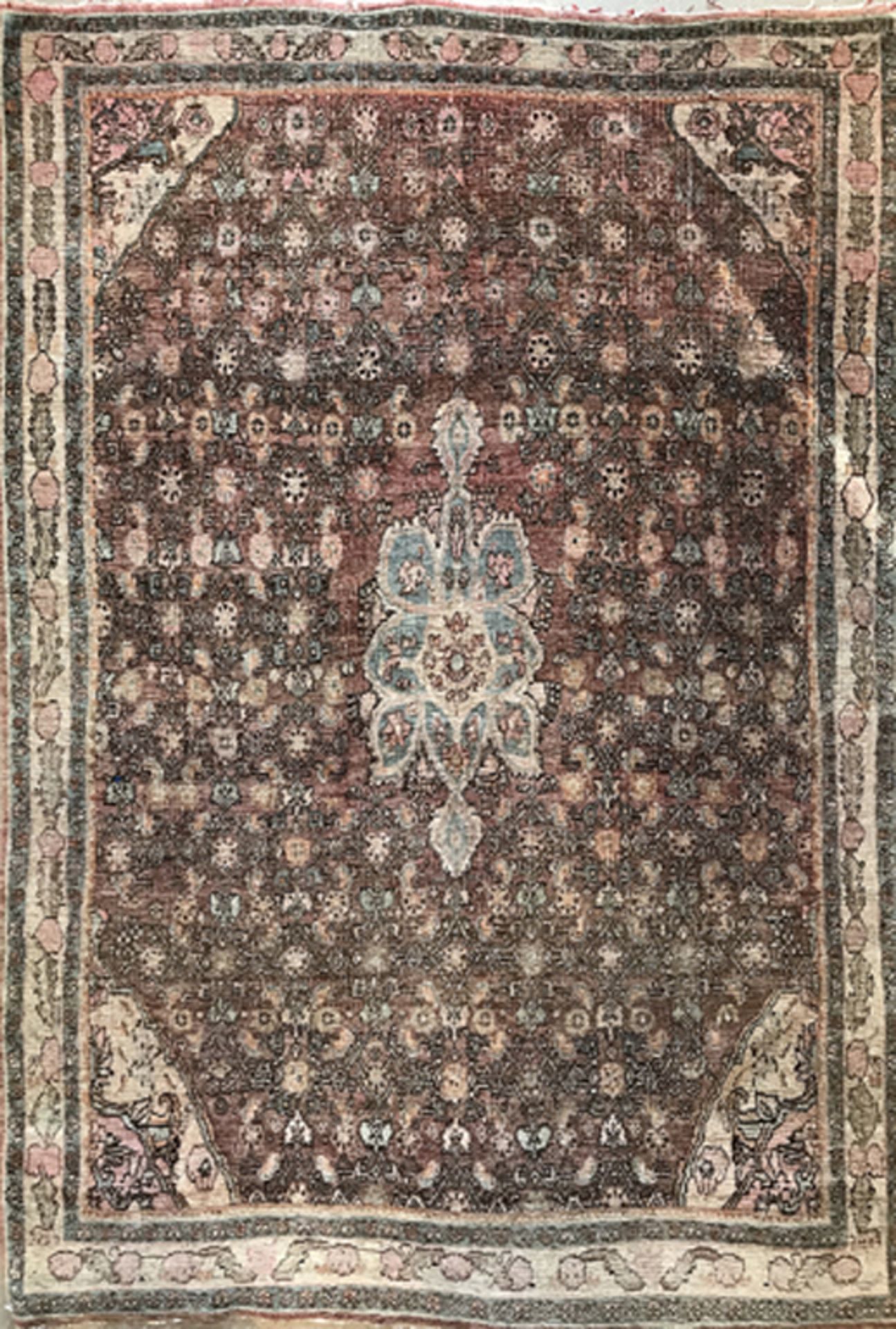 Antiker Isfahan (19. Jh.), ca. 157x 109 cm. Altersbedingt 4. Prov.: Etikett der Gebrüder Khonsari.