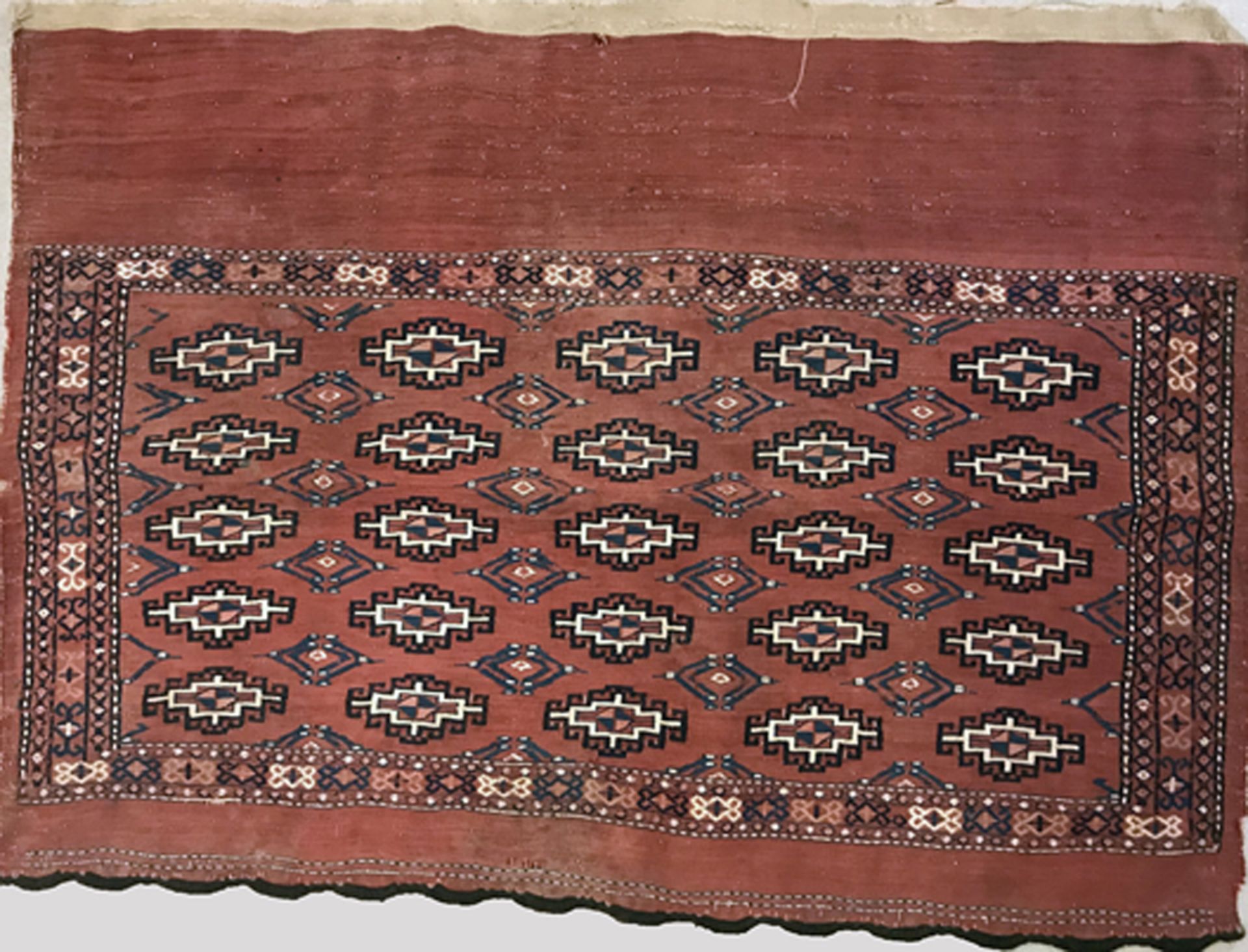 Yomud-Taschen- oder -Kissenfront (um 1900), ca. 80x 108 cm. Altersbedingt EHZ 3-4.