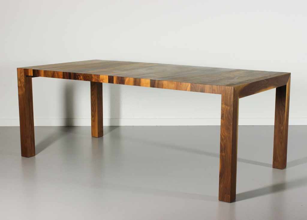 Esstisch, Rodam Möbelwerkstätten.Modell "Avigo". Ausziehbarer Esstisch aus Holz mit vierbeinigem