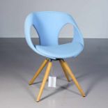 Ballendat, Martin (geb. 1958 Bochum)Modell "Up Chair". Drehbarer, vierstrahliger Fuß aus Holz und