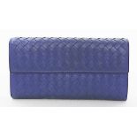 Portemonnaie "Continental", Bottega Veneta.Blaues Nappaleder mit dunkler Hardware. Klassisches