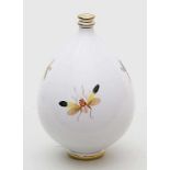 Kleine Art Deco-Vase, Sèvres.Porzellan. Eiförmiger Korpus mit eingezogenem Stand und dünnem Hals.