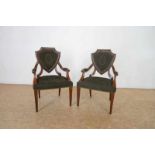 A pair of mahogany armchairs with shield-shaped back Paar mahonie armfauteuils met schildvormige rug