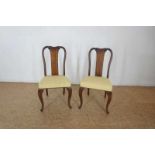 A pair of mahogany dining room chairs, 19th century Paar mahonie eetkamerstoelen rustend op