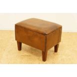 Tabouret bekleed met bruin schapenleer,