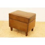 Tabouret bekleed met bruin schapenleer,