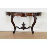 Palissander gefineerde wandconsole versierd met gestoken ornamenten, 19e eeuw h. 72 br. 125 d. 46