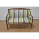 Eiken Art Deco bank bekleed met gestreepte stof, h. 92, br. 114 cm. Oak Art Deco sofa with striped