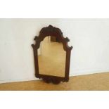 Spiegel in mahonie lijst, 19e eeuw, h. 103, br. 66 cm. Mirror in mahogany frame, 19th century, h.