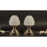 Stel Art Deco chromen tafellampjes met melkglazen kap, h. 23 cm. A couple of 2 Art Deco table lamps,