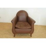 Clubfauteuil met bruin leer bekleed, gemerkt Poltrona Frau, Italie.