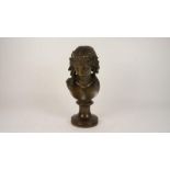 Bronzen buste van dame, h. 34 cm. Bronse sculpture of a lady, h. 34 cm.