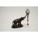 Bronzen mysterieus olifanten klokje, h. 27 cm. Bronze mysterieus l'elephant clock, h. 27 cm.