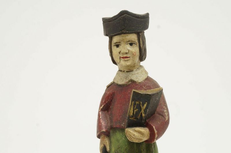 Polychroom houten gestoken sculptuur van Sint Ivo, bescherm heilige van de rechtspraak, voorzien - Image 3 of 5