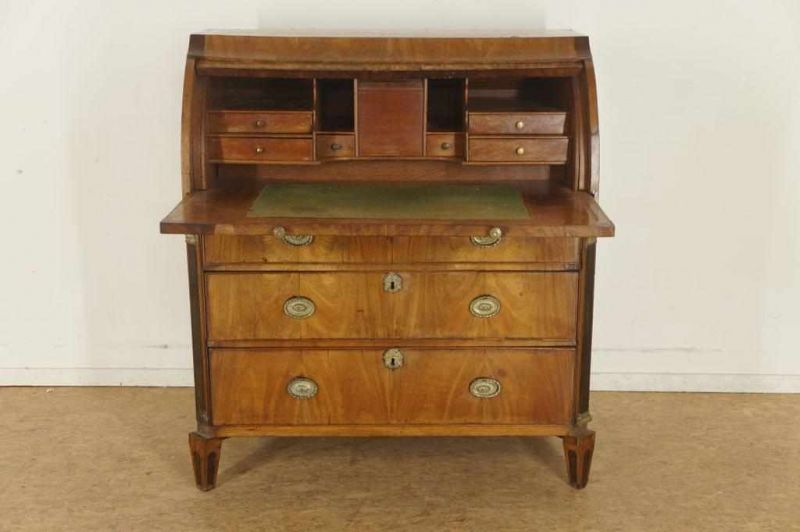 Mahonie Louis XVI cilinderbureau met interieur waarin vakverdeling, met onderin 3 lade afgezet met - Image 2 of 3