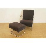 Relaxfauteuil met ottoman bekleed met bruin/paarse ribstof Relax armchair with ottoman, covered with