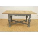 Greywash houten tafel met eiken blad, h. 73, bladmaat 160 x 90 cm. Partly greywash table with oak