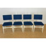 Serie van 4 wit houten retro stoelen bekleed met blauwe stof A set of 4 white wooden retro chairs