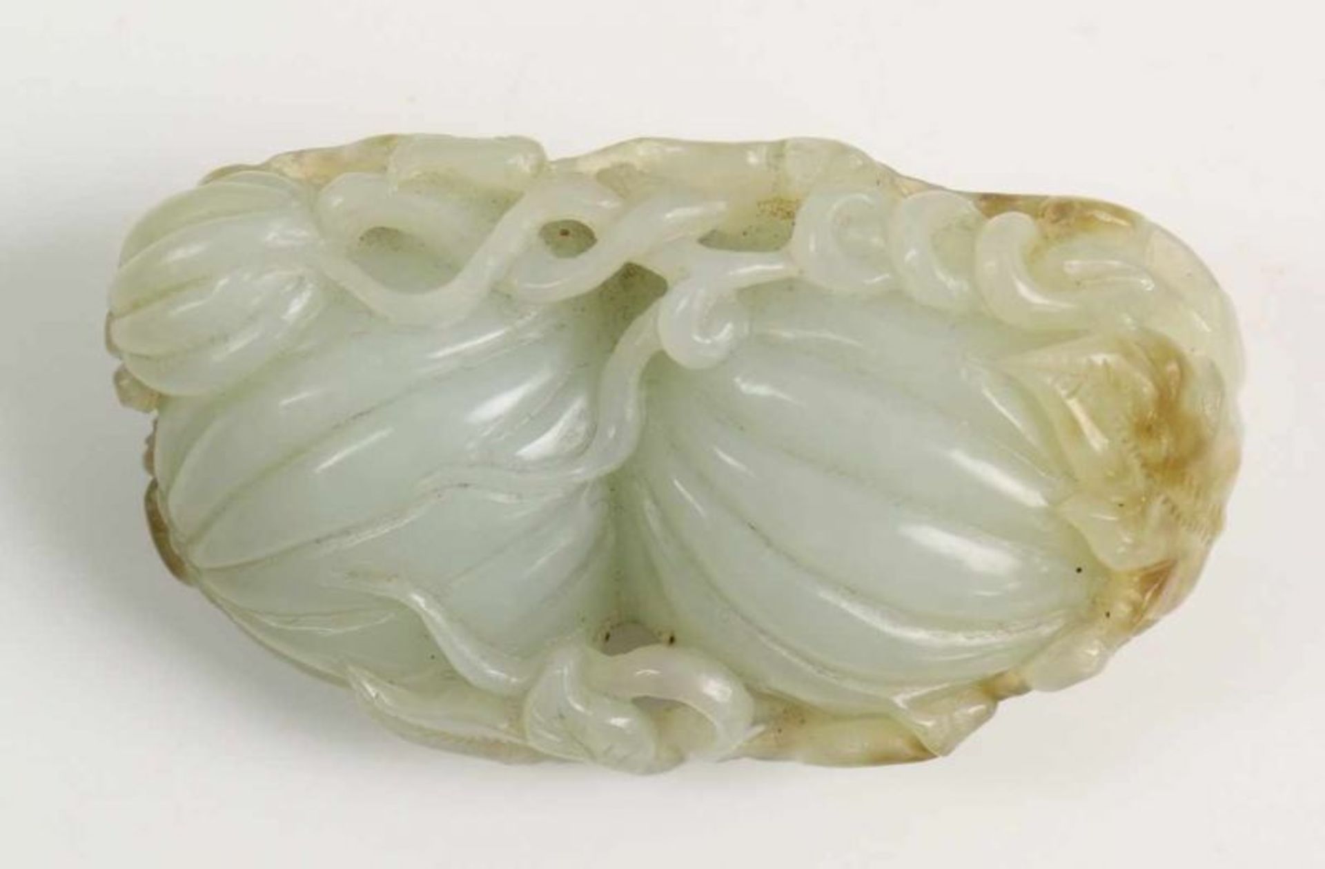 China, groen deel ajour jade snijwerk in vorm van vingercitroen 7 x 4,5 cm. [1] - Bild 2 aus 3