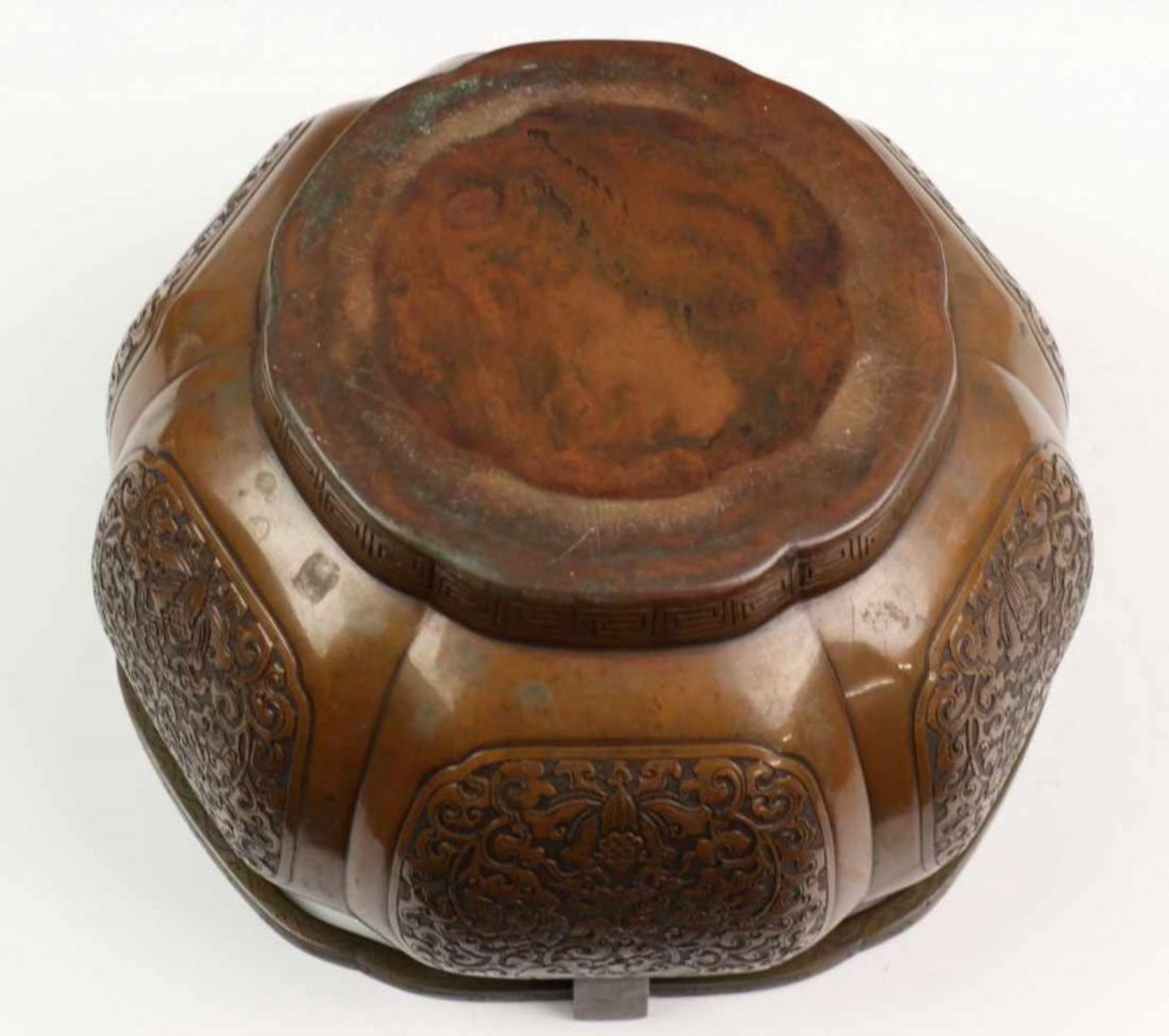 China, bruin gepatineerd bronzen handwarmer, Qing dynastie, gelobd, met reliëf van lotussen in - Bild 5 aus 5