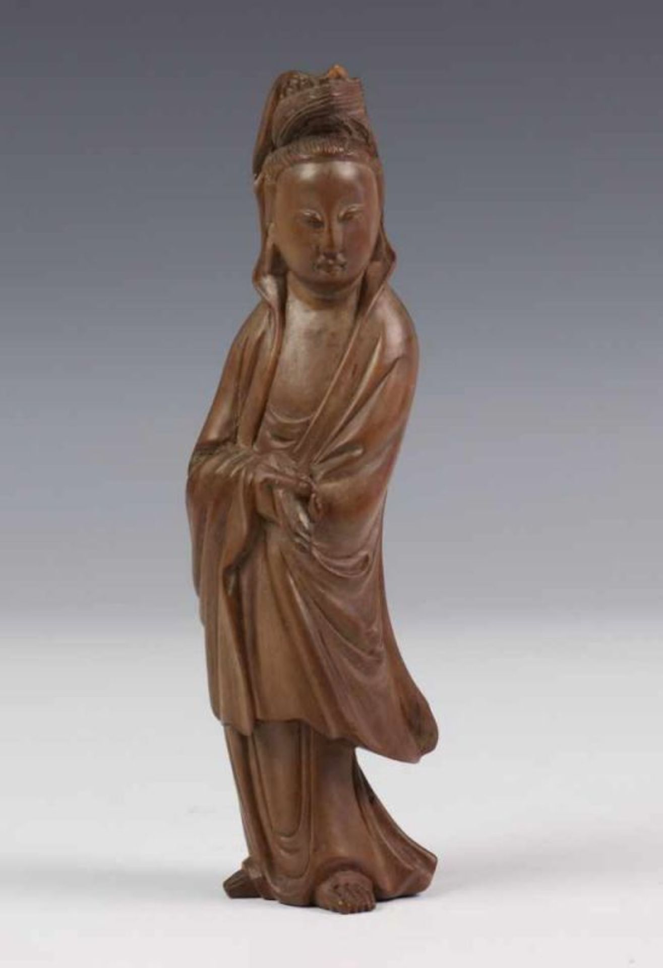 China, boxwood gestoken houten Guanyin, waarschijnlijk laat Qing dynastie h. 17 cm. [1]