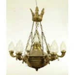 Halfronde albasten zevenlichts kroon met zes verguld bronzen kelkvormige armen en zeven wit glazen