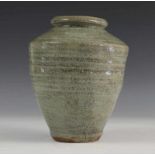 China, celadon longquan vaas, Ming dynastie h. 17 cm [1]