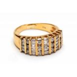 Gouden ring kop afwisselend gezet met briljant en baquette geslepen diamanten, totaal ca. 0,60crt.