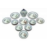 China, blauw-wit en famille verte porseleinen dinerservies, Qianlong, met decor van berglandschap