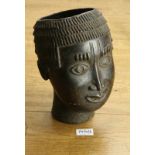 Benin, bronzen buste van een Oba. h. 27 cm. [1]