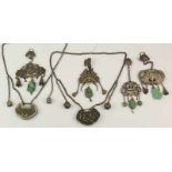 Mongolië, vier zilveren hoofdsieraden voor vrouwen, met turkois, koraal en metalen kralen