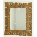 Rechthoekige spiegel in verguld gestoken Oosterse houten lijst h. 60 en br. 50 cm. [1]