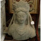 China, zandstenen buste van Avalokitesvara, 20ste eeuw. h. 50 cm. [1]