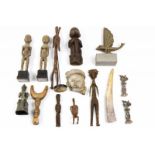 Diverse Afrikaanse houten en metalen objecten Uit het atelier van Herman Gordijn [ds]