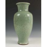China, antiek hoge celadon vaas met reliëf van bloemen en bladranken. h. 35 cm. [1]