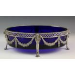 Ovale jardinière in Louis XVI stijl, ca. 1900, met guirlandes, ramskoppen en klauwpoten. Met blauw