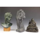 Drie sculpturen o.a. een imitatie Grieks portretbuste. [3]