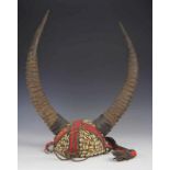 Burkina Faso, helmmasker met twee hoorns. h. 59 cm. [1]