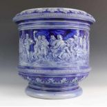 Duitsland, grijs-blauw steengoed 'gres' cache-pot, ca. 1900, met reliëffries van feestende figuren