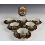 China, porseleinen trekpot en melkkan en serie van zes capucijner kop en schotels, 18e eeuw (één kop