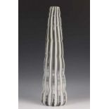 Murano, Cenedese, grijs-wit glazen vaas, getrapt model met verticale banen 'scavo' h. 40 cm. [1]