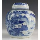 China, blauw-wit porseleinen gemberpot, 19e eeuw, met decor van landschap rondom. Gemerkt met vier