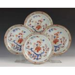 China, serie van vier diepe Imari borden, 19e eeuw, met decor van bloesem (schilfertjes) diam. 21