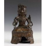 China, antiek bronzen sculptuur in Ming stijl; Boeddha Avalokitesvara, op lotustroon (voet
