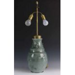 Porseleinen lampvoet met celadon glazuur h. 35 cm. Uit het bezit van een Duitse baron [1]